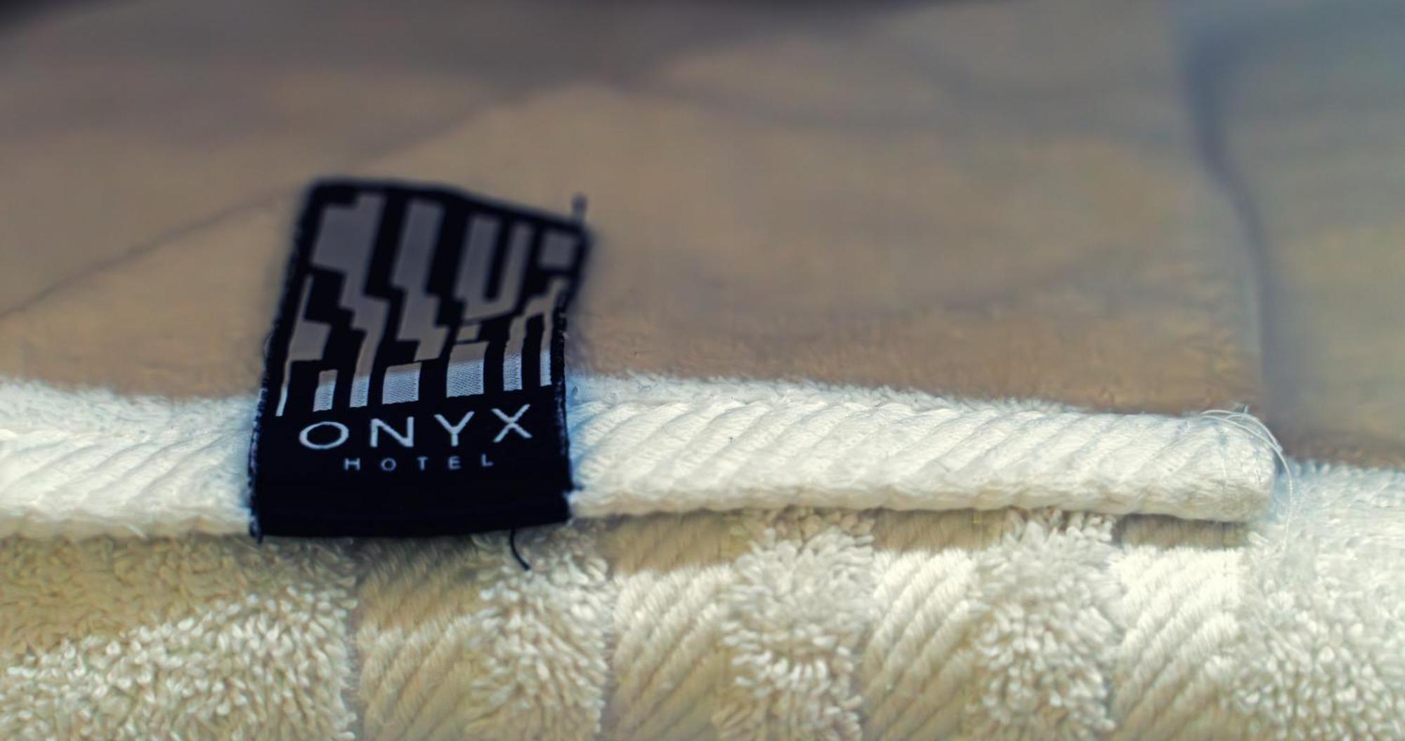 Onyx 3*