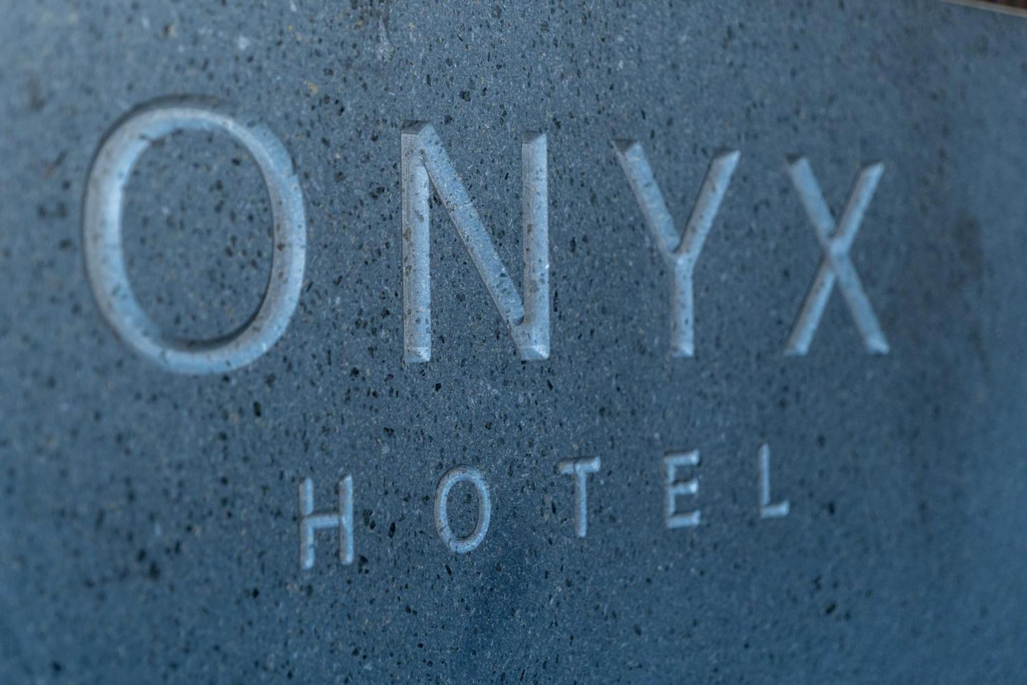 Onyx 3*