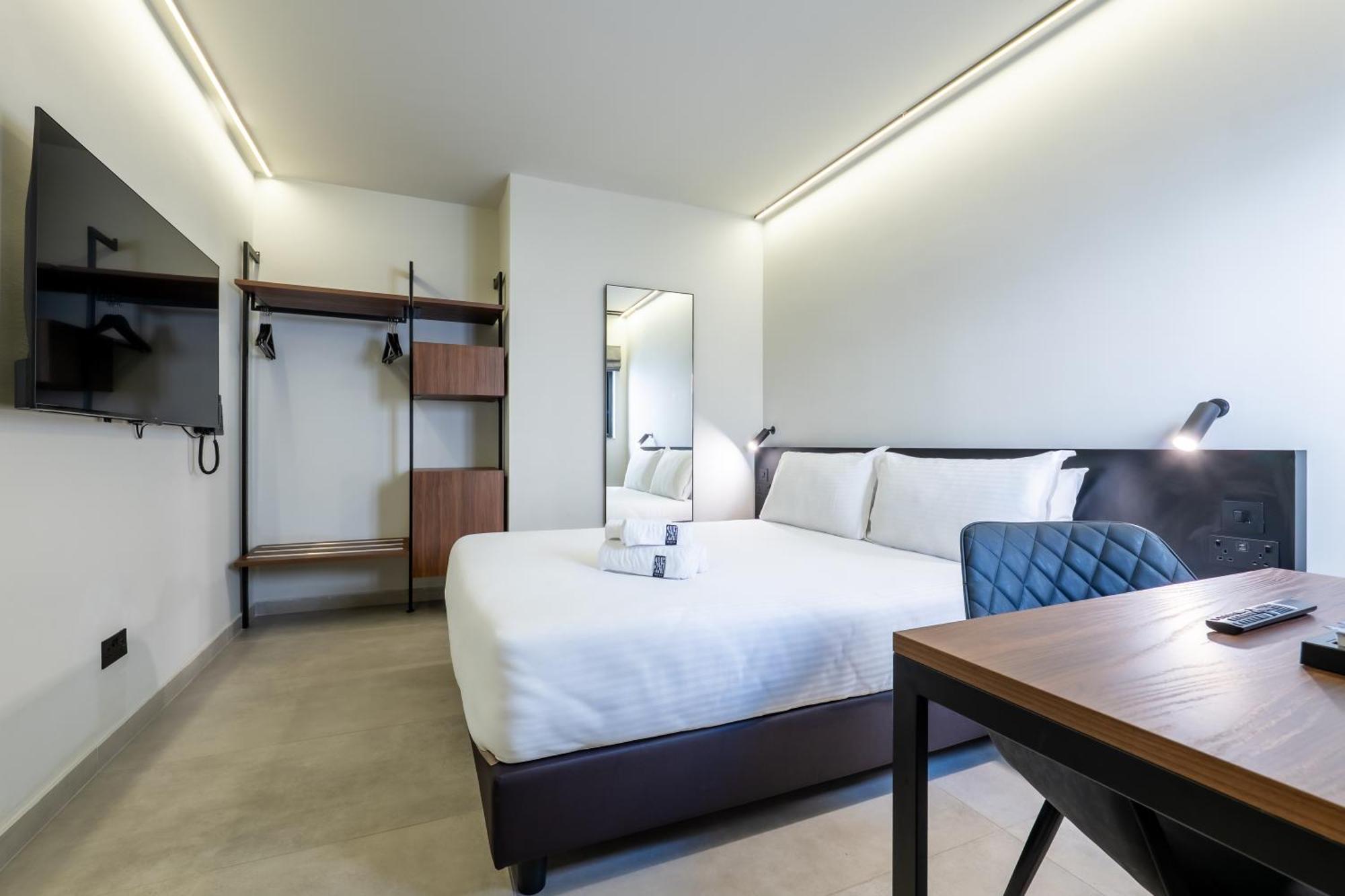 Onyx Hotel